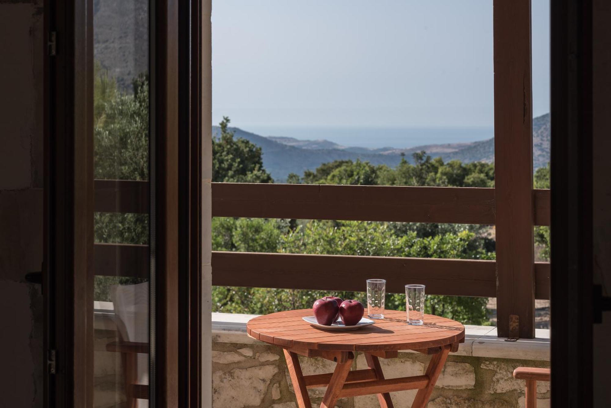 Koules Estate, With Private Pools & Bbq - Embracing Nature, By Thinkvilla Argouli Номер фото