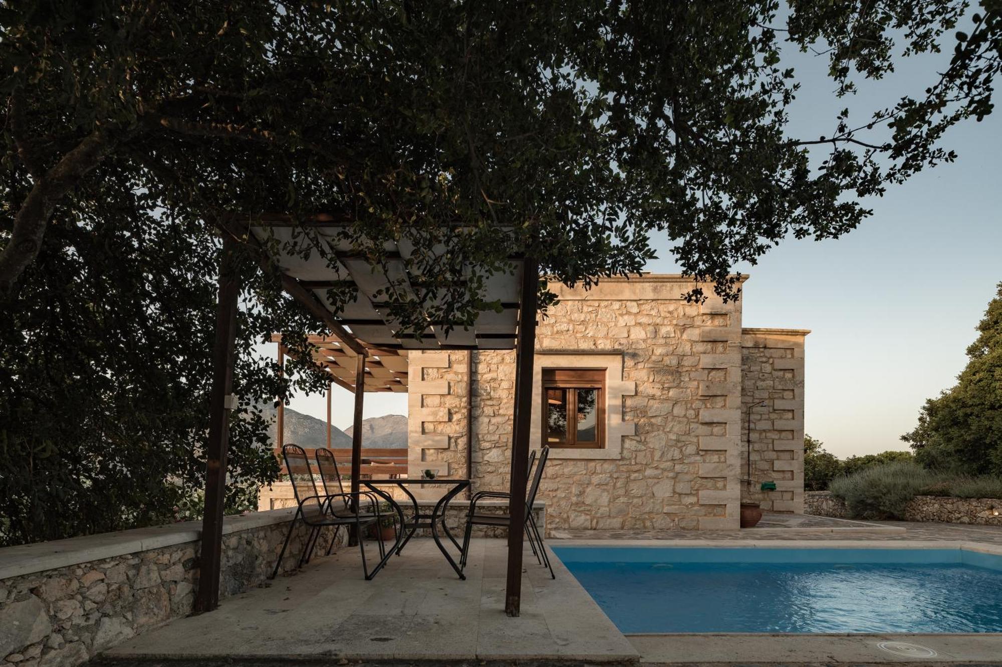 Koules Estate, With Private Pools & Bbq - Embracing Nature, By Thinkvilla Argouli Номер фото